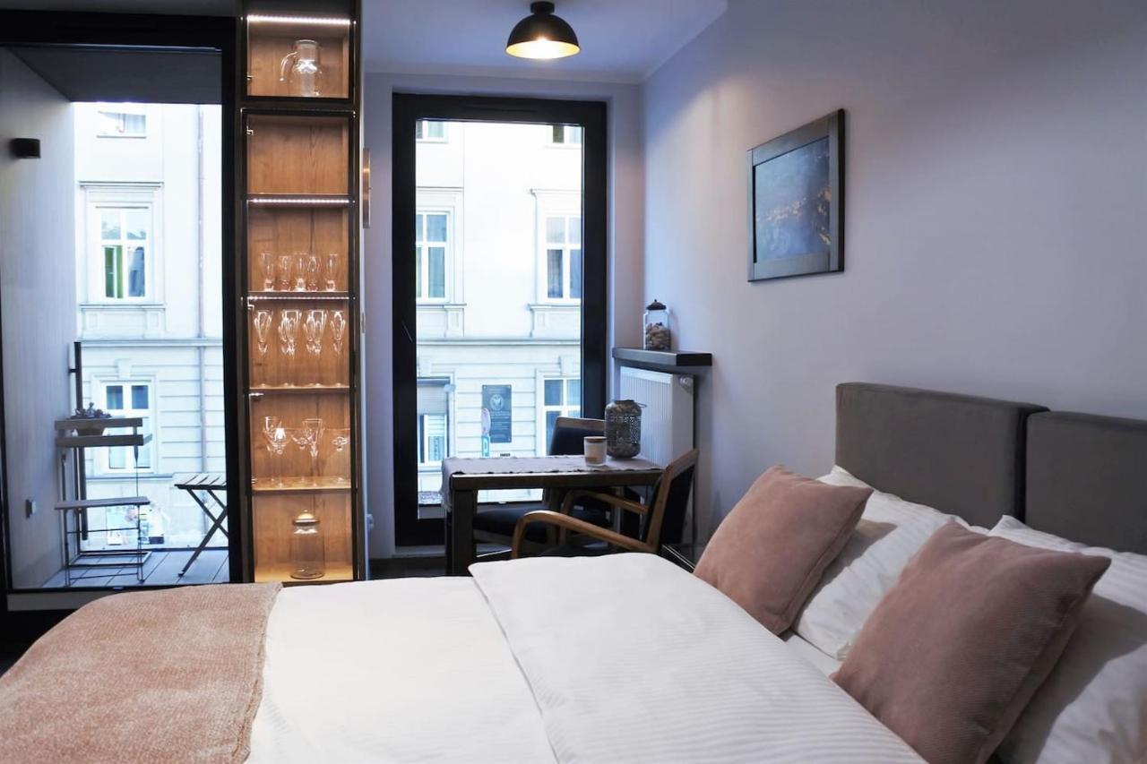 Boutique 108 - Old City, Luxury Apt. With A Garage Kraków Zewnętrze zdjęcie