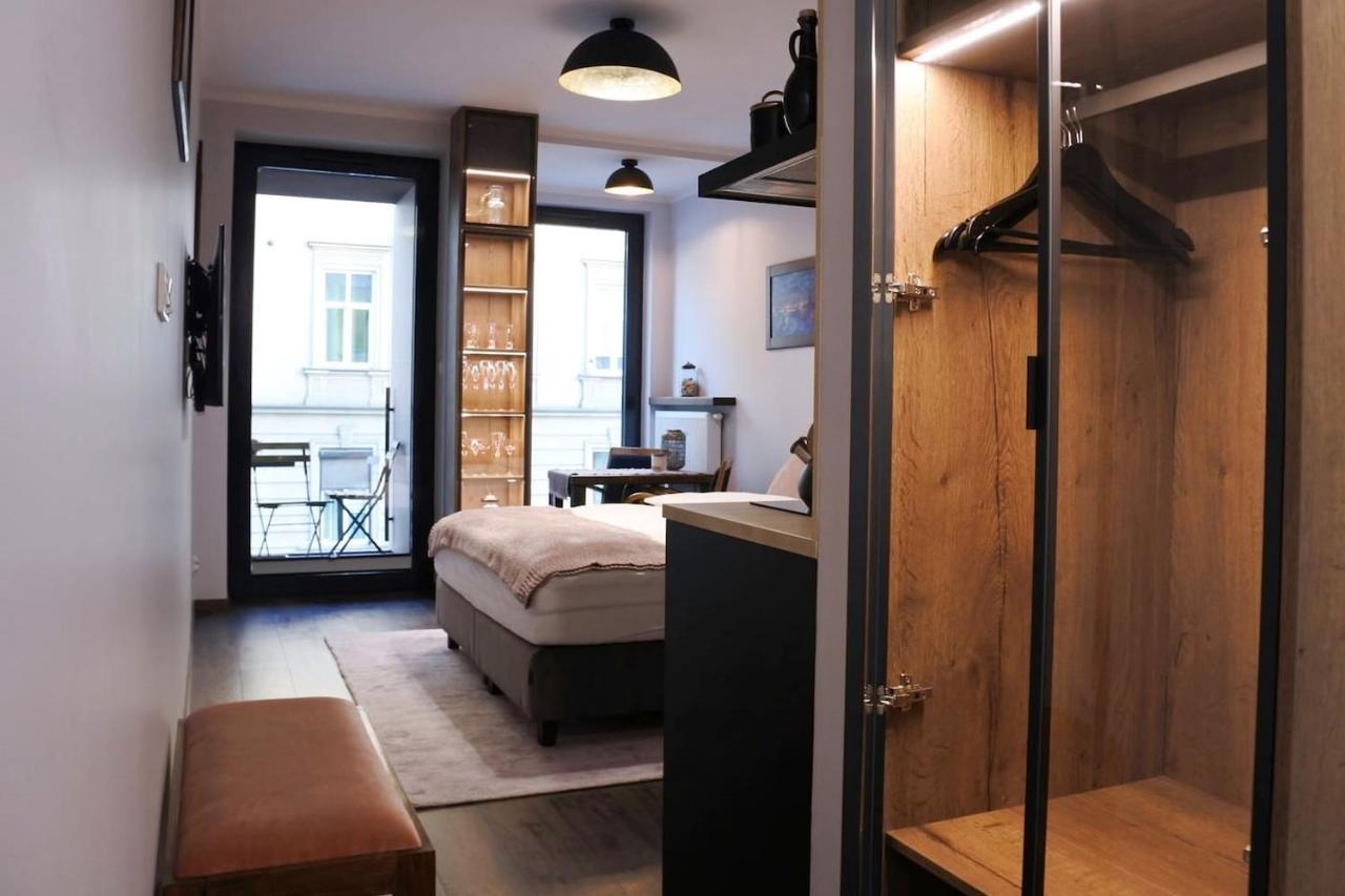 Boutique 108 - Old City, Luxury Apt. With A Garage Kraków Zewnętrze zdjęcie